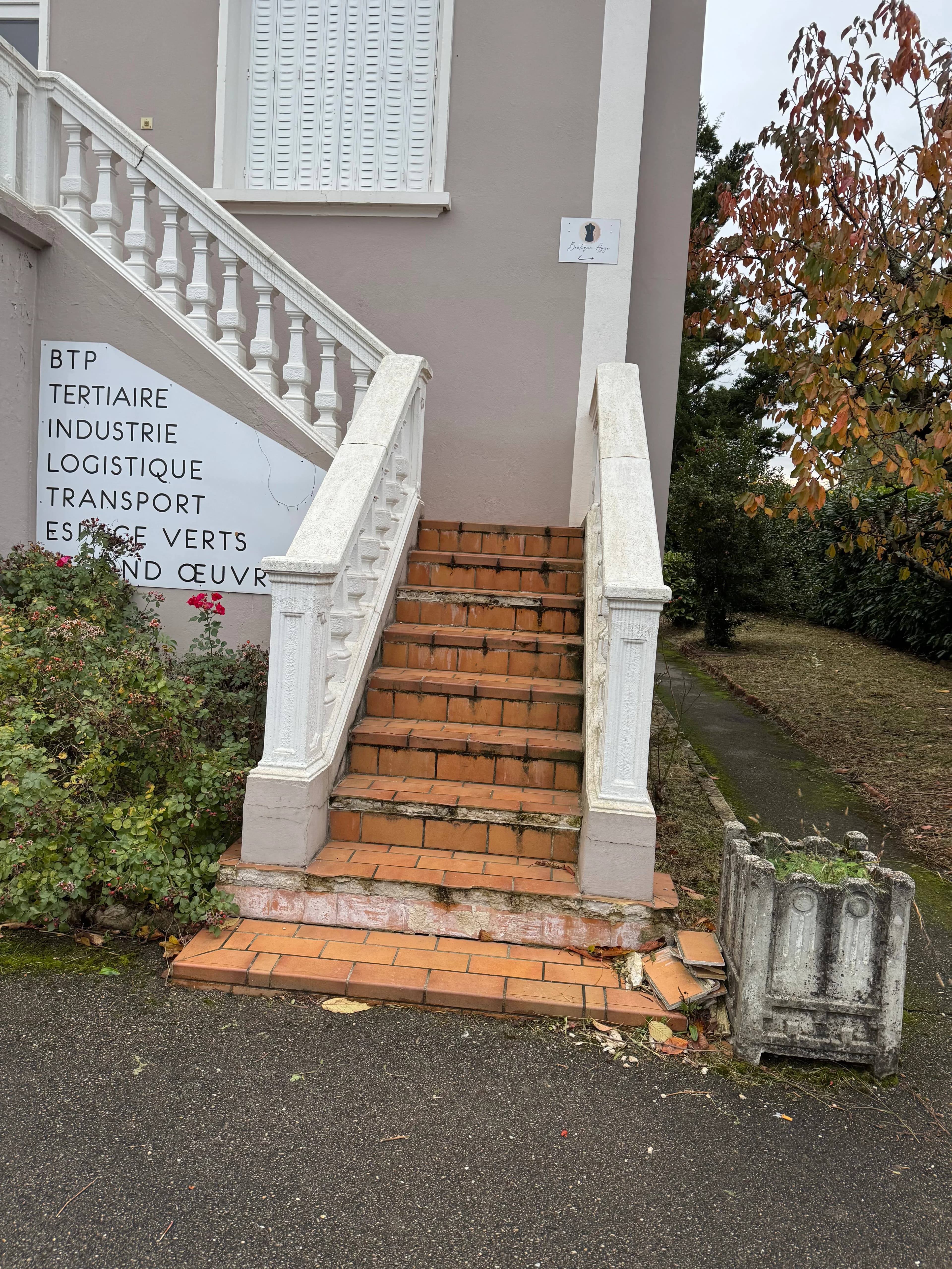 Pose de carrelage sur escalier d’entrée de maison à Cluny - Galerie - Carrelage Mâcon - HBM Carrelage - Image 4