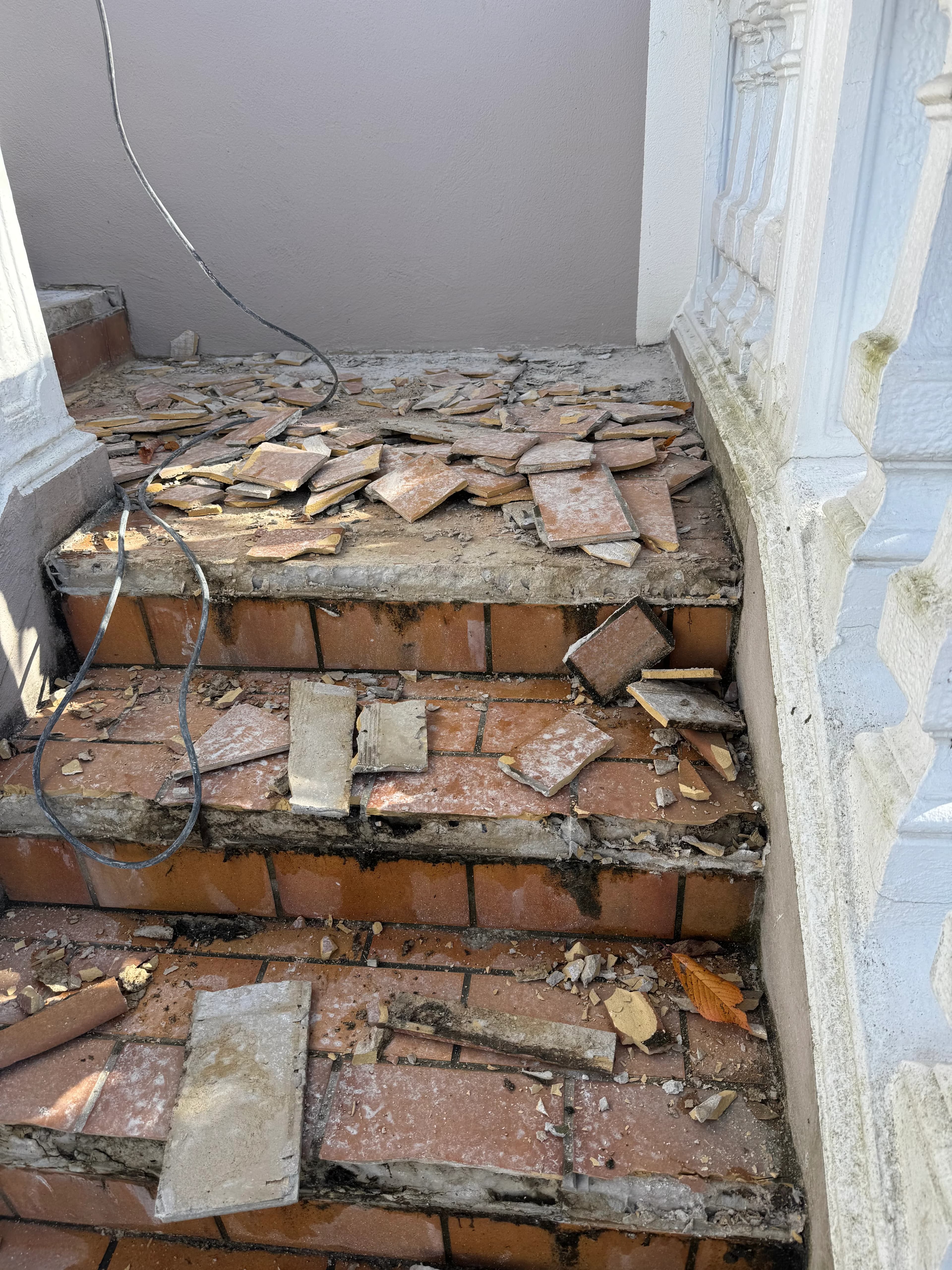 Pose de carrelage sur escalier d’entrée de maison à Cluny - Galerie - Carrelage Mâcon - HBM Carrelage - Image 5