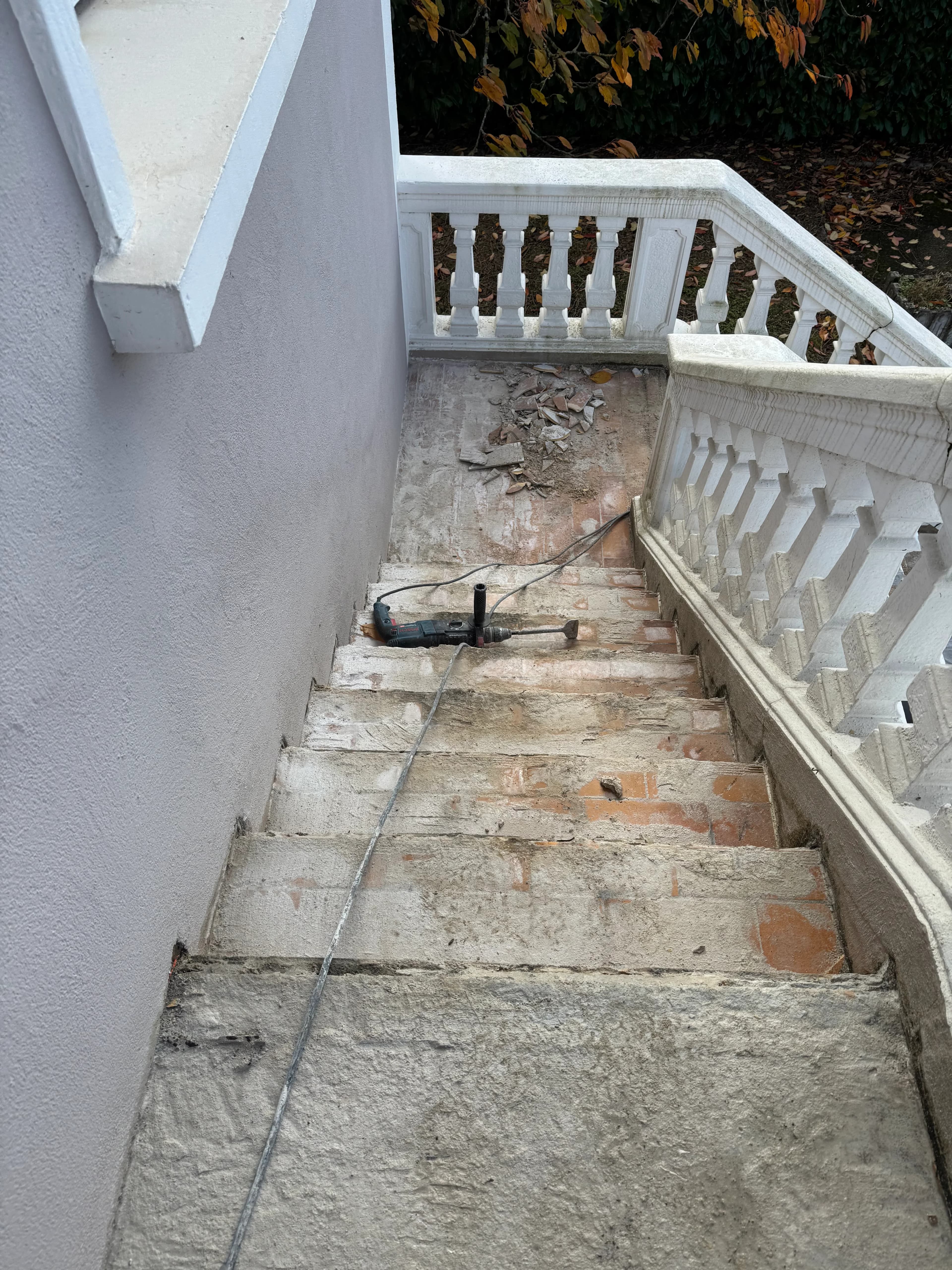 Pose de carrelage sur escalier d’entrée de maison à Cluny - Galerie - Carrelage Mâcon - HBM Carrelage - Image 6